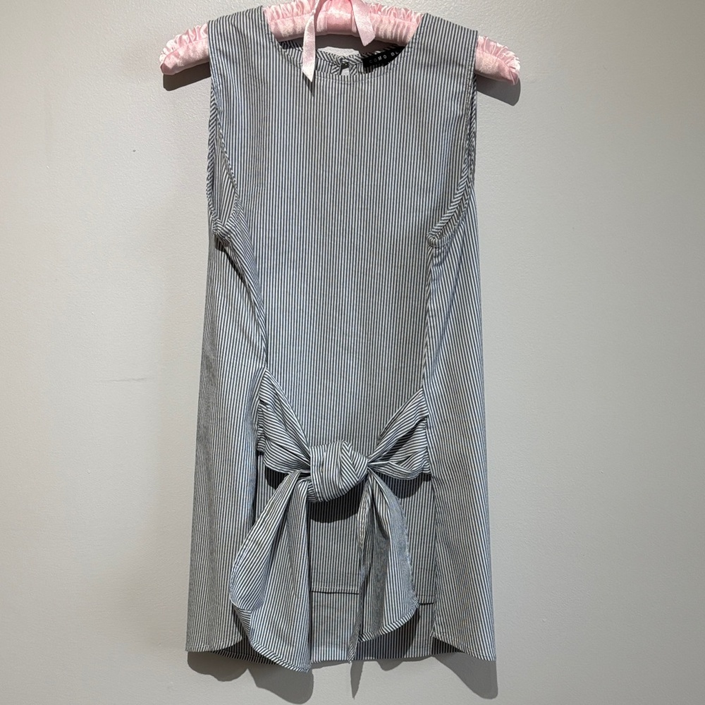 Chic Sleeveless Striped Blouse with Bow
